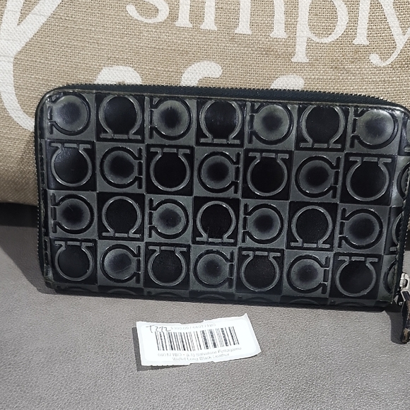 Salvatore Ferragamo Gancini Embossed Gray And Black Leather Wallet - Picture 1 of 16